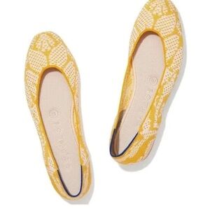 Rothy’s Yellow and White Daisy flats